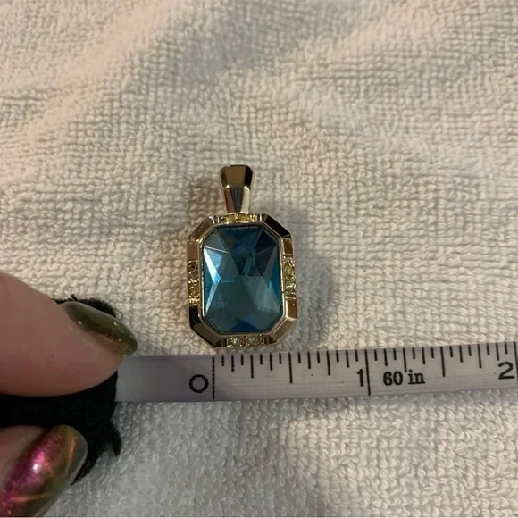 Avon simulated aquamarine Gemstone/silvertone necklace enhancer NIB - Picture 7 of 7